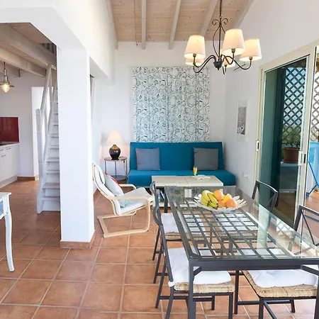 Sleeps 6 With Pool Air Con And Wifi *