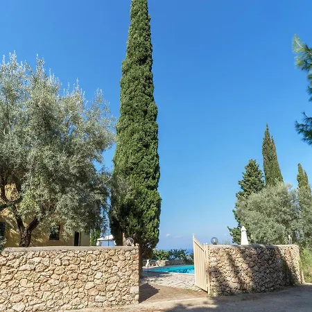 Вилла Sleeps 6 With Pool Air Con And Wifi *