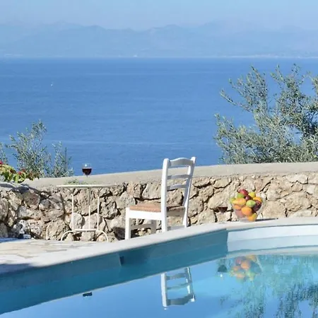 Вилла Sleeps 6 With Pool Air Con And Wifi *