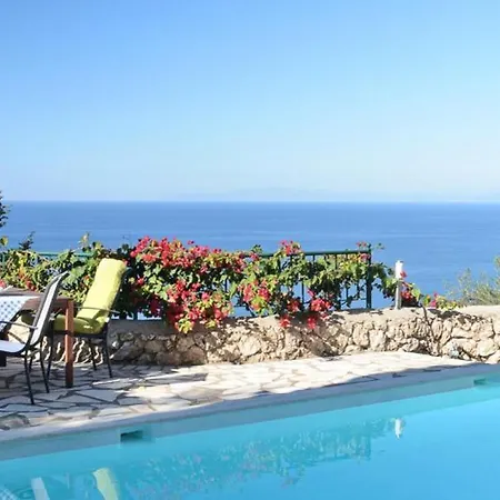 Вилла Sleeps 6 With Pool Air Con And Wifi Айос-Никитас